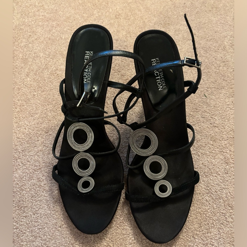 Kenneth Cole black ring sandal heels
